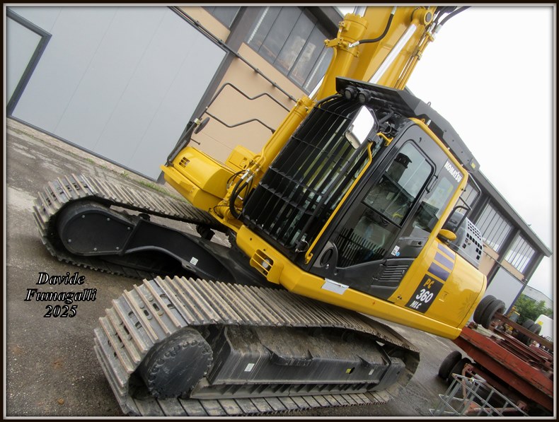 Komatsu PC360NLC-11 Elios 002.jpg