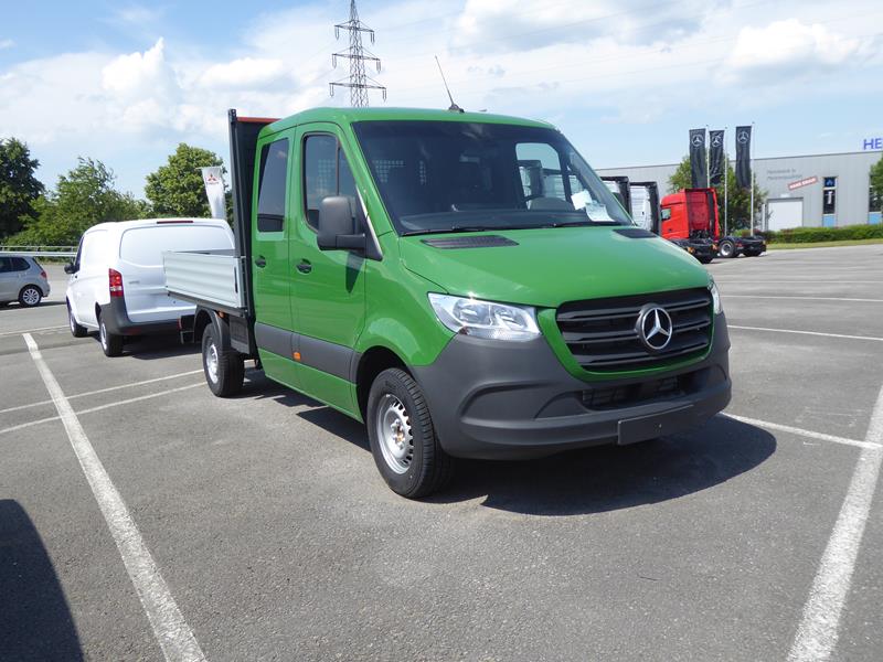 MB Sprinter MK3 Doka Grün 2 (Copy).jpg