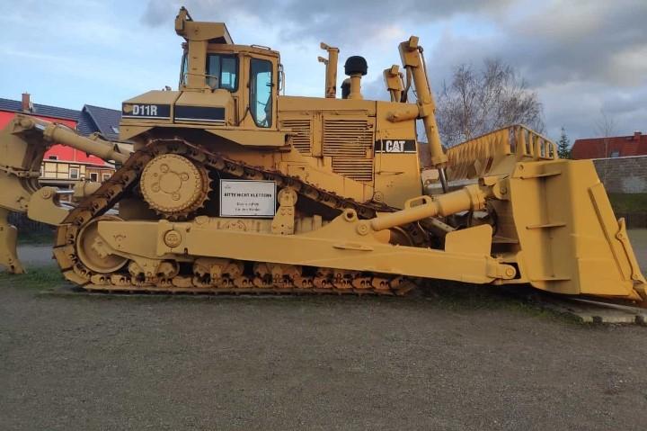 CAT D11R.jpg