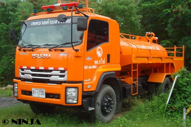 Isuzu_Forward_FTR240_4x2_Fire_Tank_THAI_
02.jpg