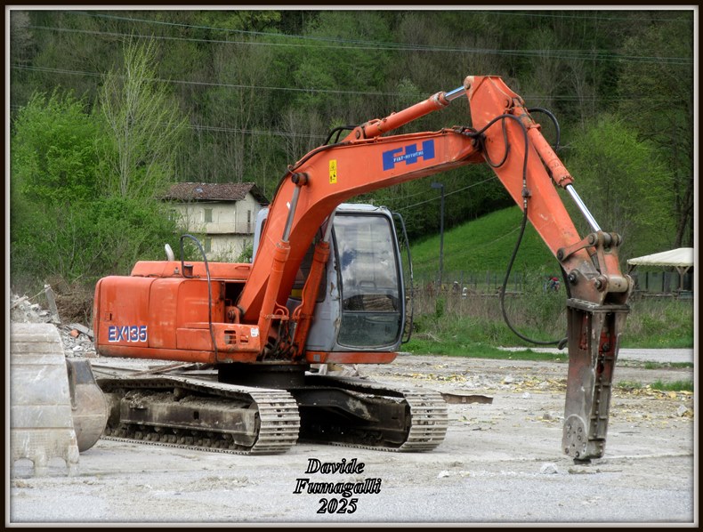 Fiat Hitachi EX135 002.jpg
