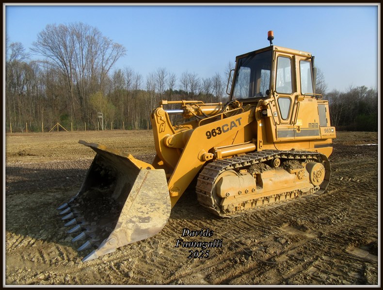 Caterpillar 963 001.jpg
