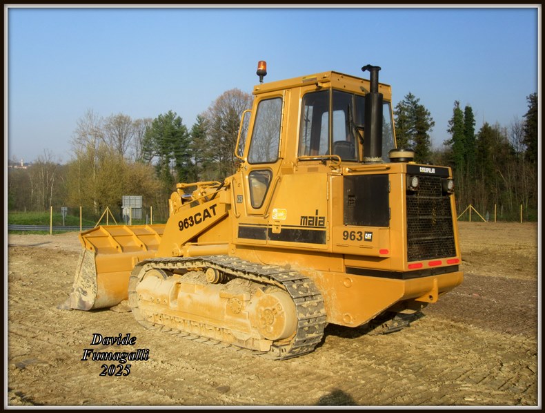 Caterpillar 963 002.jpg