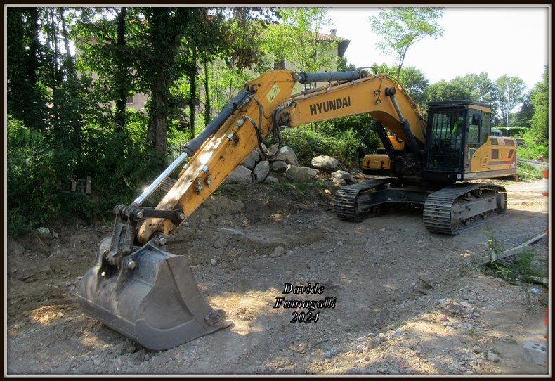 Hyundai HX330NL Foti 001.jpg