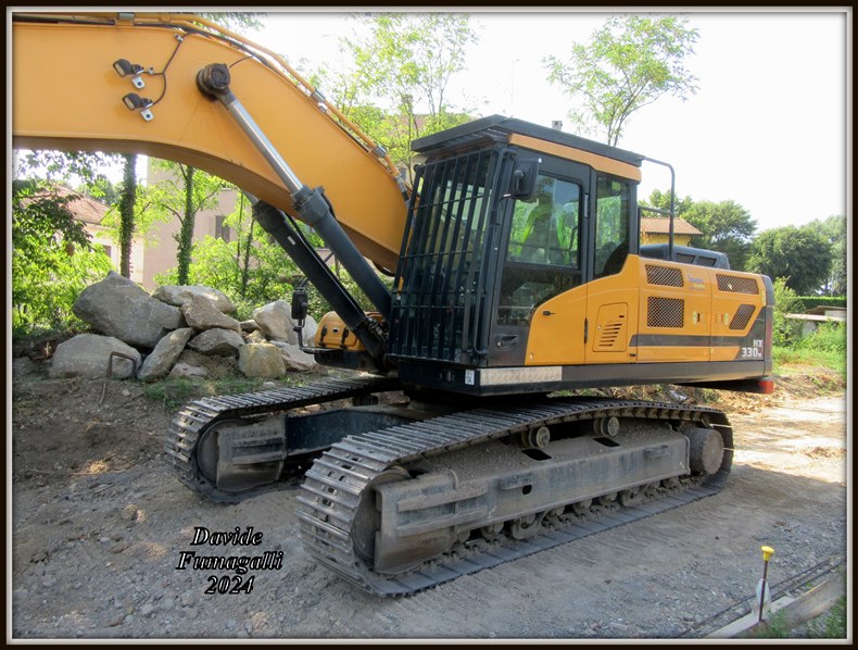 Hyundai HX330NL Foti 002.jpg
