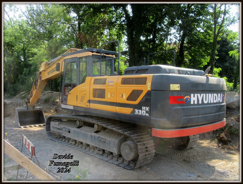 Hyundai HX330NL Foti 003.jpg