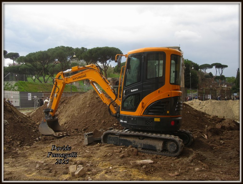 Hyundai Robex 30Z-9AK 001.jpg