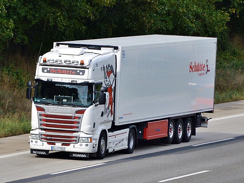 Schütte, Scania weiß, EL-S 7822 0058.jpg