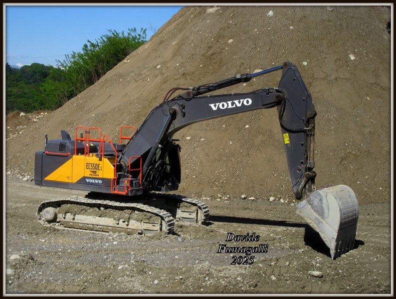 Volvo EC550E Italcave 003.jpg