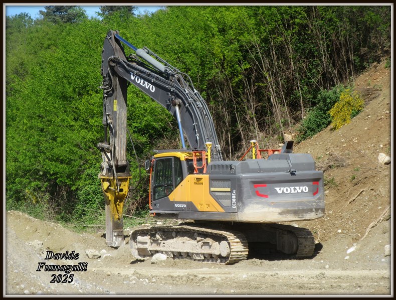 Volvo EC380E Italcave 001.jpg