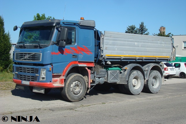 Volvo_FM440_6x4_S3_01.jpg