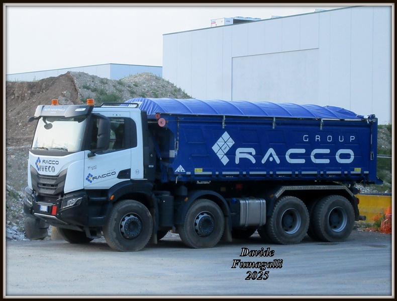 Iveco T-WAY 510 Racco 002.jpg