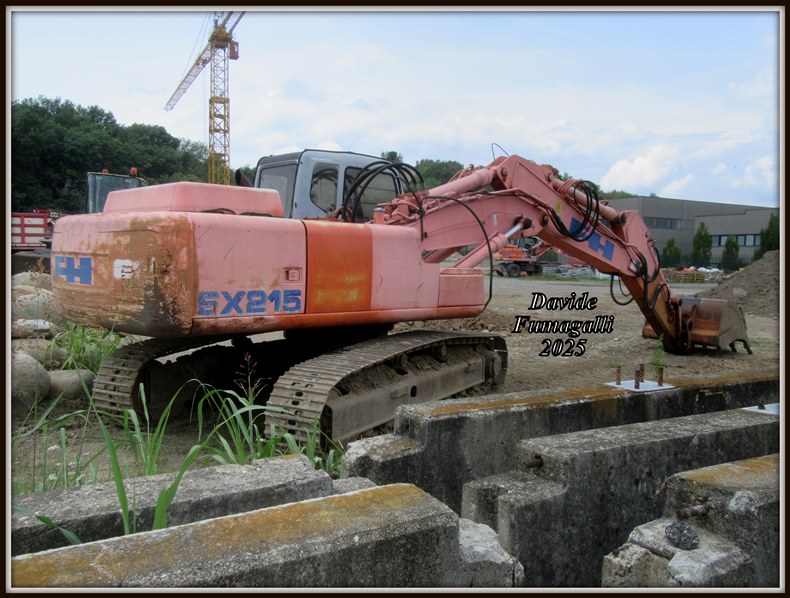 Fiat Hitachi EX215 Michetti 001.jpg