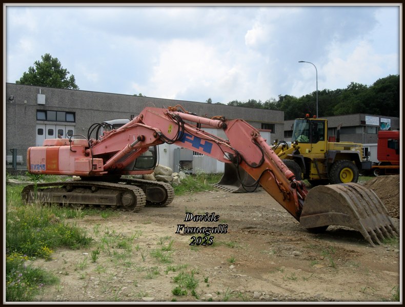 Fiat Hitachi EX215 Michetti 002.jpg