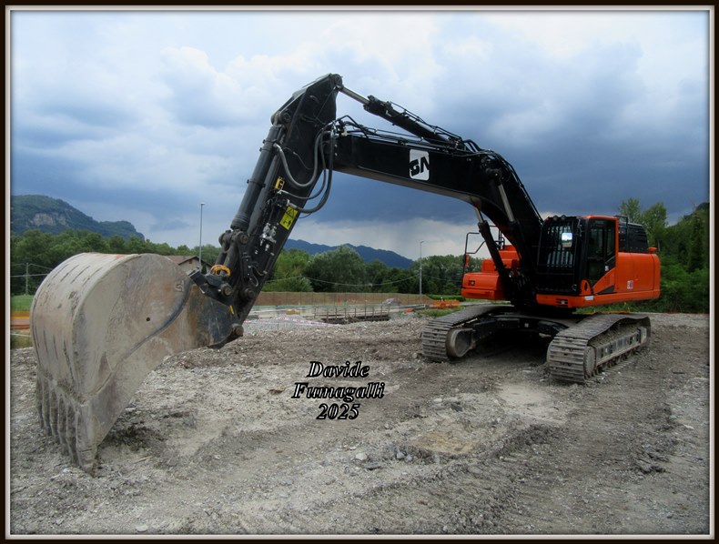 Komatsu PC490-11 Santambrogio 001.jpg