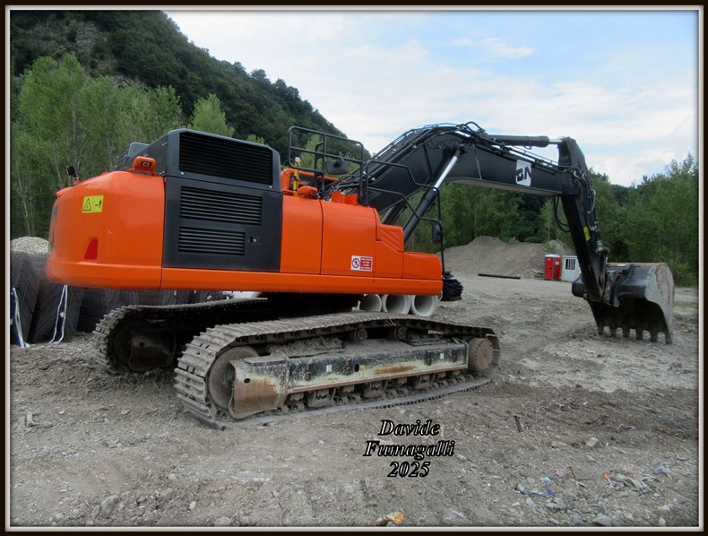 Komatsu PC490-11 Santambrogio 004.jpg