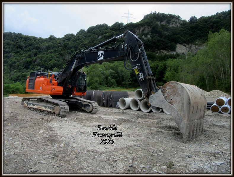Komatsu PC490-11 Santambrogio 005.jpg