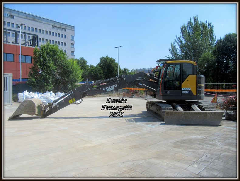 Volvo ECR145E Orlandi&Zanon Rent 001.jpg