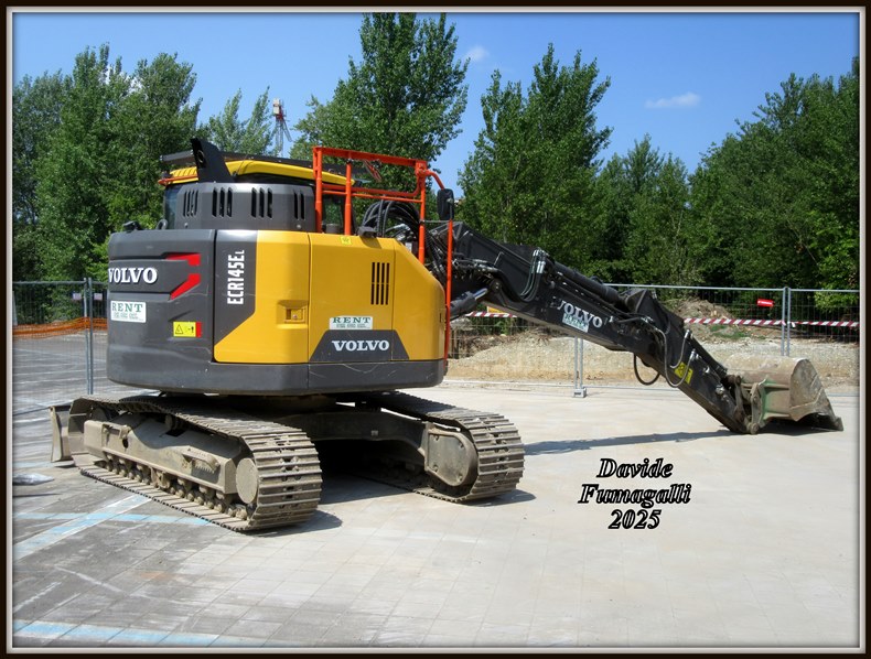 Volvo ECR145E Orlandi&Zanon Rent 002.jpg