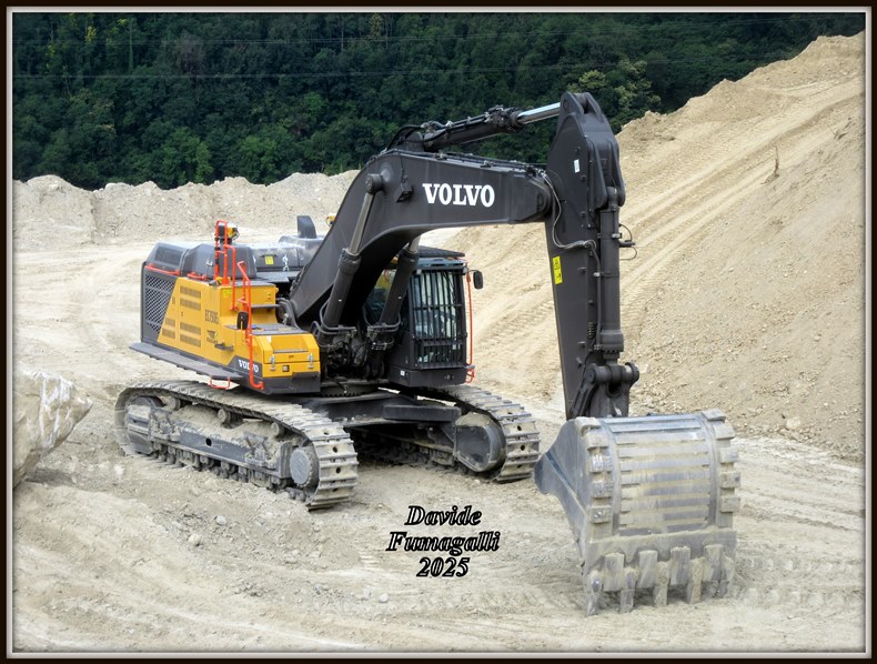Volvo EC750E Italcave 003.jpg