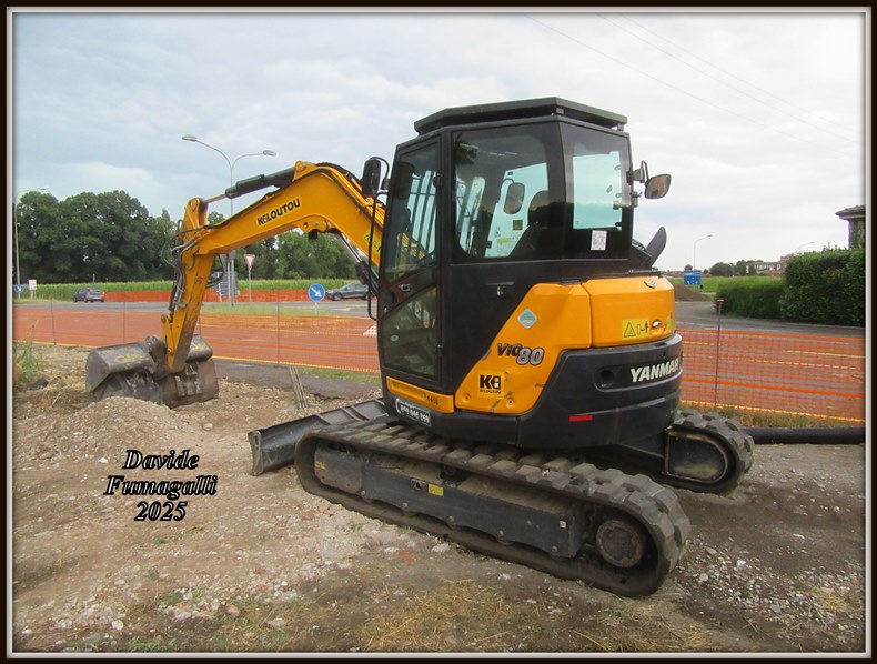 Yanmar Vio80 Kilotou 002.jpg