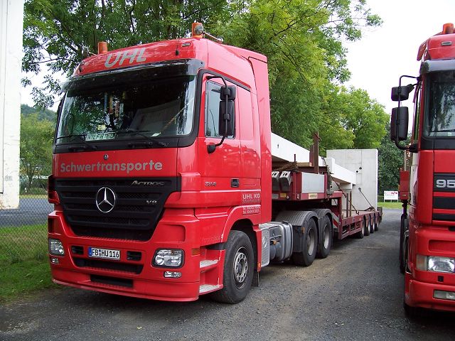 MB Actros 3358 Uhl.jpg