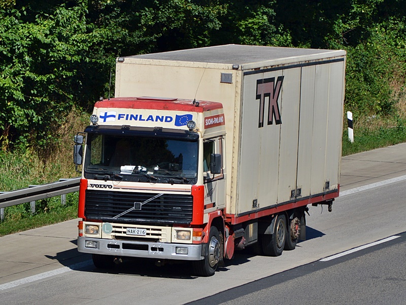 Volvo F12, NAK-216, FIN 0002.jpg