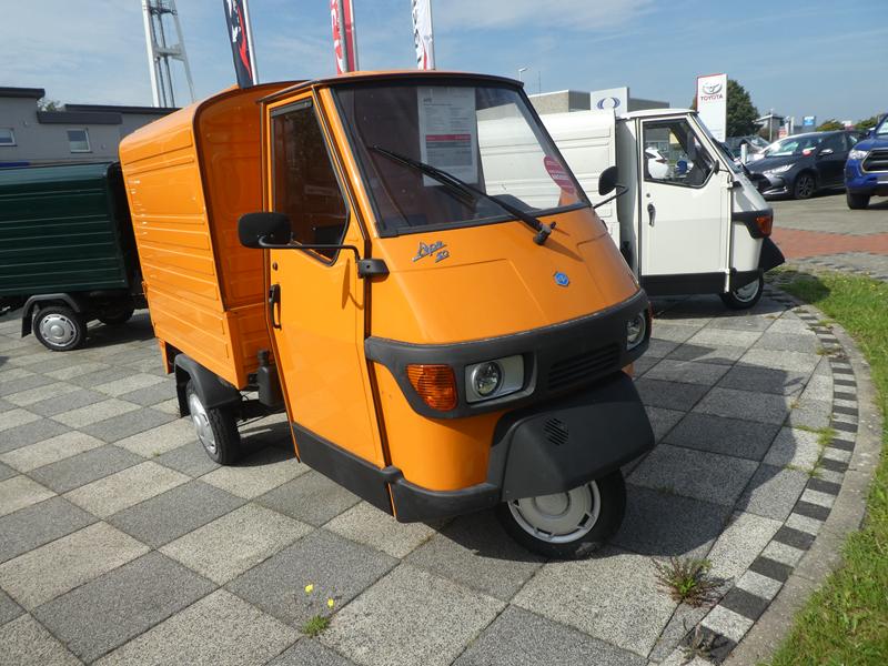 Paggio Ape 50 Orange 1 (Copy).jpg