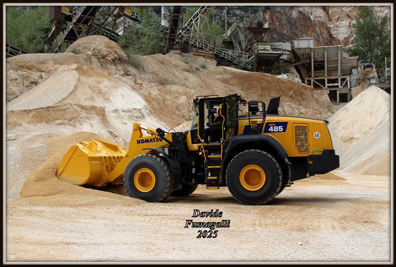 Komatsu WA485 (5).jpg