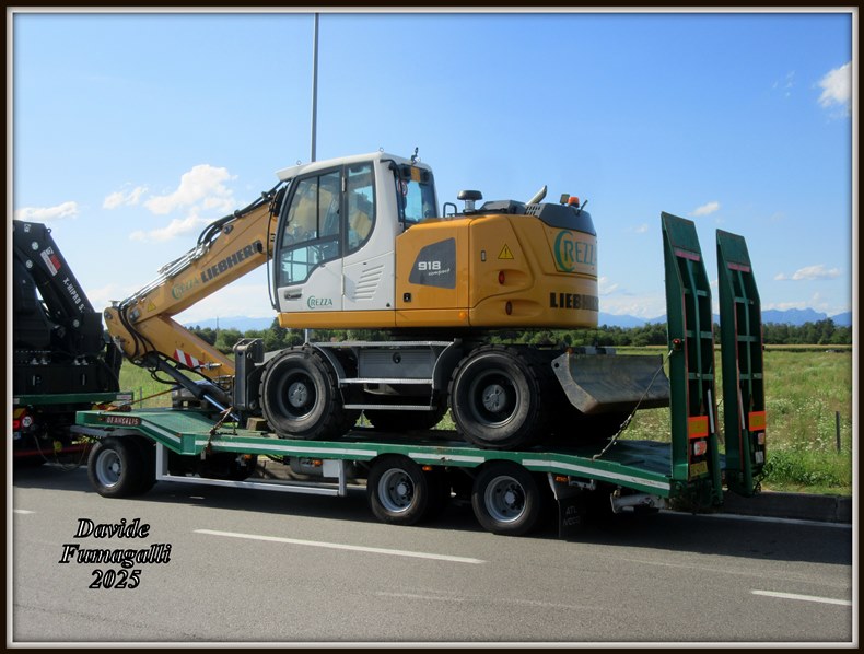Liebherr A918 Compact Crezza 002.jpg