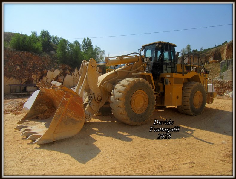 Cat 988G (1).jpg