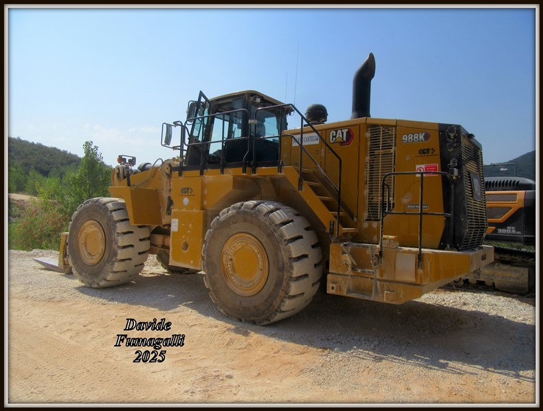 Cat 988K (1).jpg