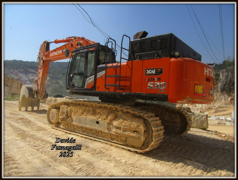 Hitachi 530 (1).jpg