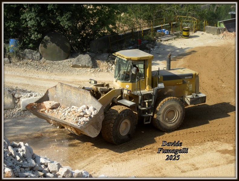 Komatsu WA500 (3).jpg