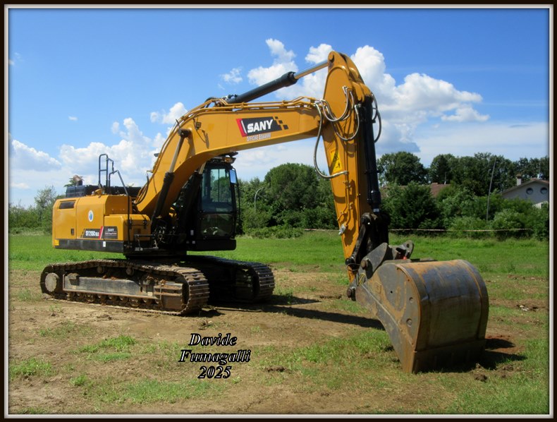 Sany 215C 002.jpg