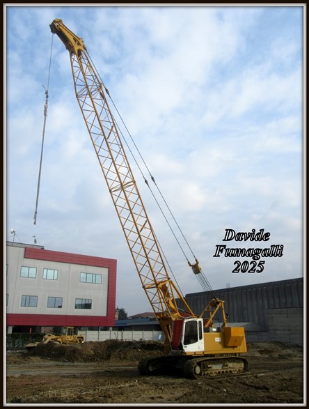 Liebherr HS8XX 002.jpg