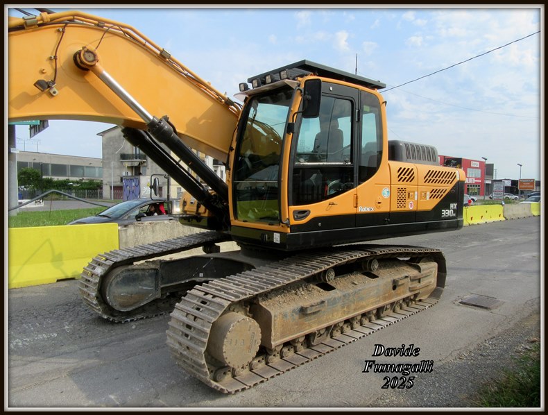 Hyundai HX330 Riva 002.jpg