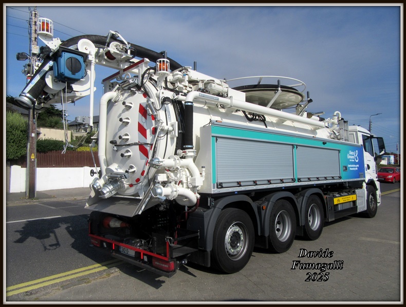 MAN TG-S 35.520 Irish Water 002.jpg