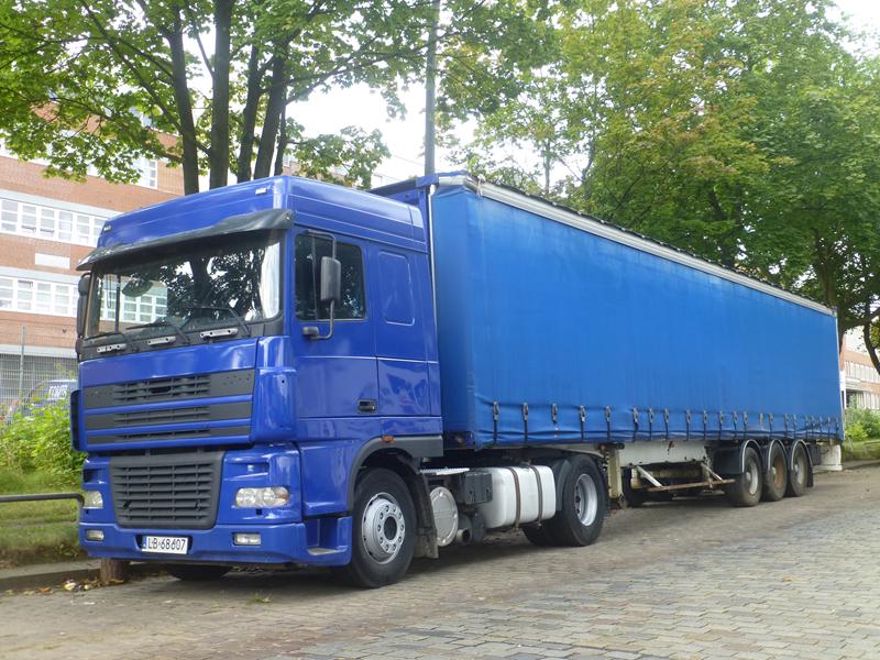DAF XF 95.420 SZM Blau 10 (Copy).jpg