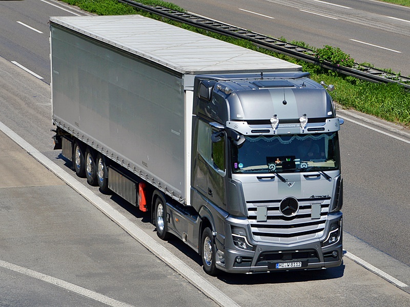 Actros Edition 3, HI-W 8112 0250.jpg