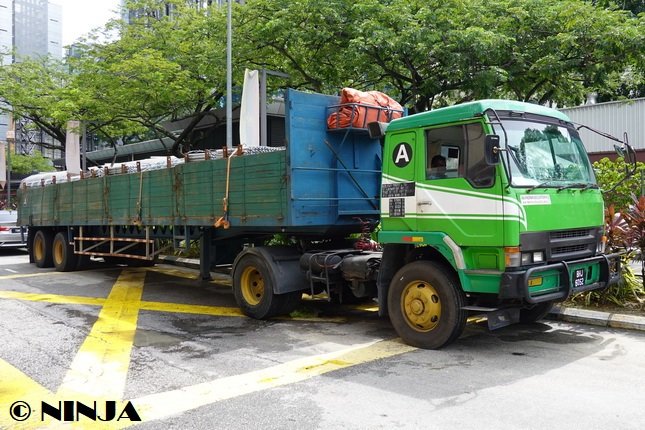 Mitsubishi_Fuso_FP_4x2_NT_MY_02.jpg