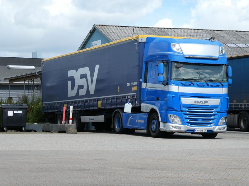 DAF XF 460 SZM Blau DSV 1 (Copy).jpg