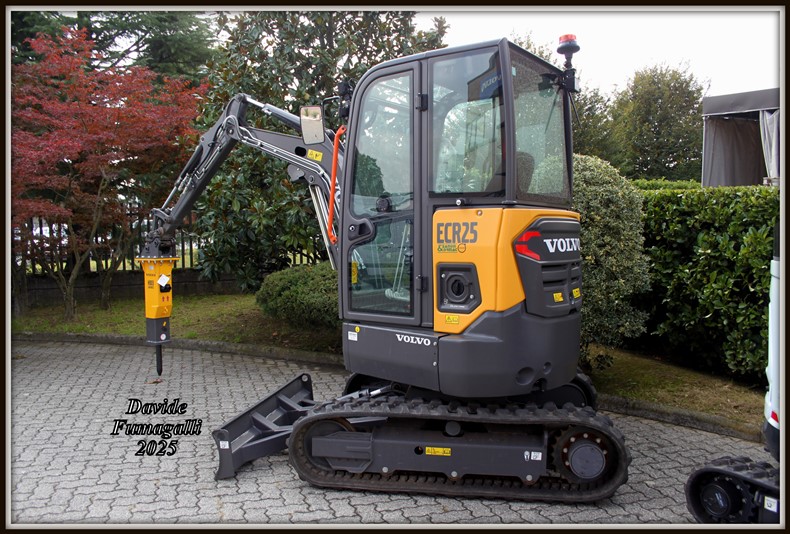 Volvo EC25 elettrico (3).jpg
