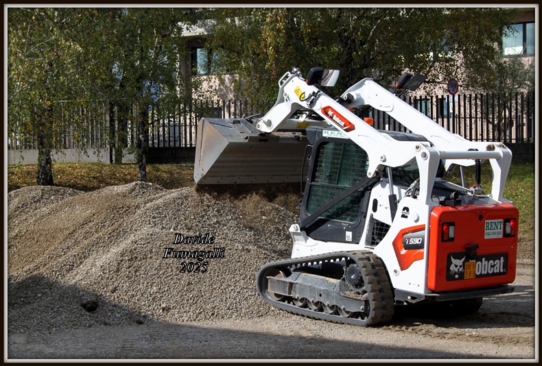 Bobcat T590 radio (4).jpg