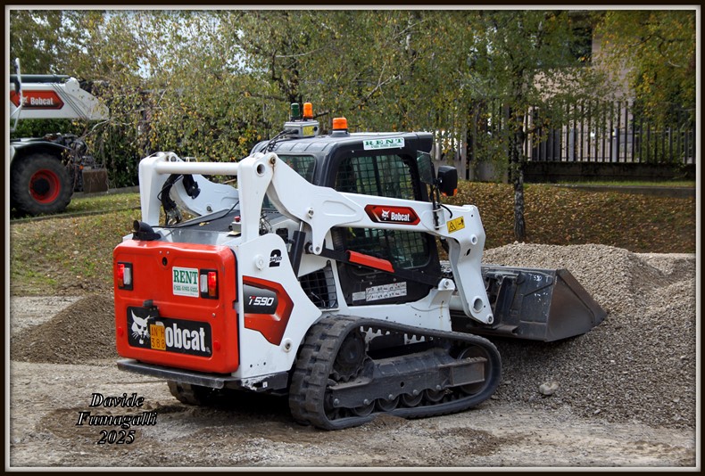 Bobcat T590 radio (7).jpg