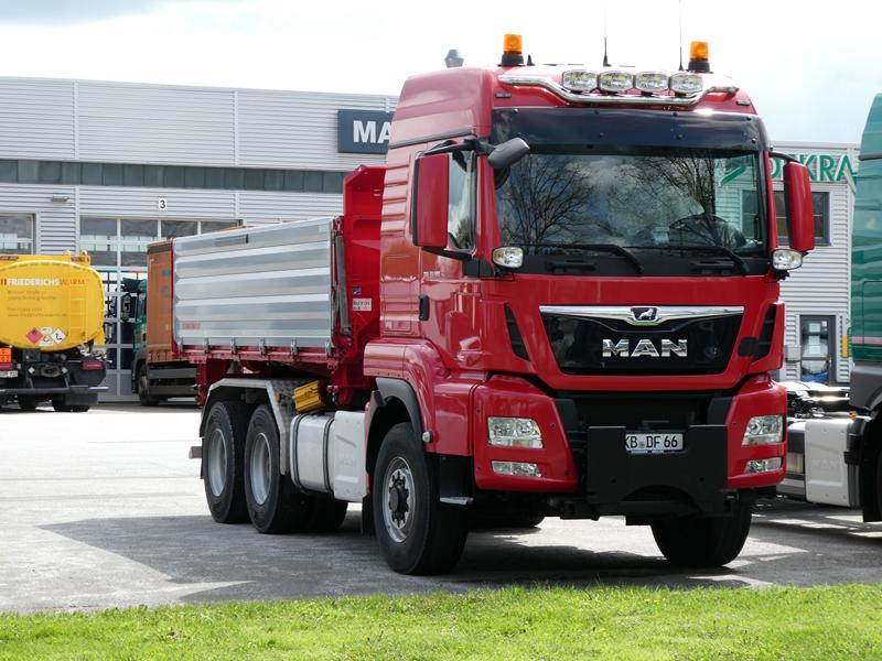 MAN TGS 33.500 Kipper Rot 4 (Copy).jpg