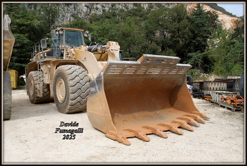 Caterpillar 988K XE Ventura 001.jpg