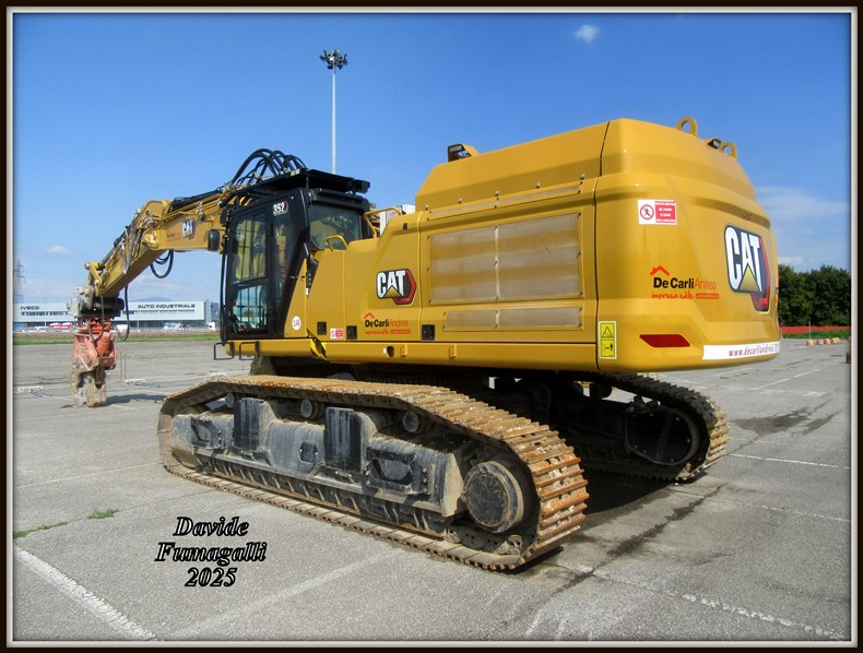 Caterpillar 352UHD De Carli 002.jpg