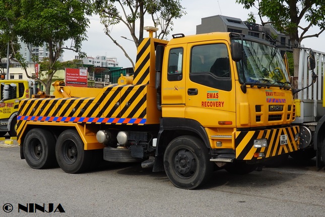 Isuzu_CYZ_6x4_Wrecker_SGP_01.jpg
