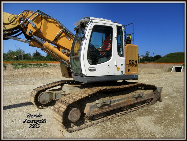 Liebherr 924 Ronzoni (3).jpg